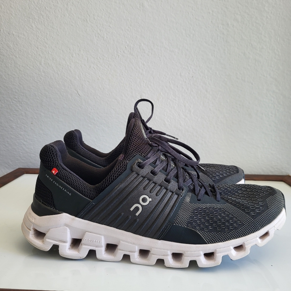 On cloud Cloudswift Sneakers in Black and White - Picture 2 of 16